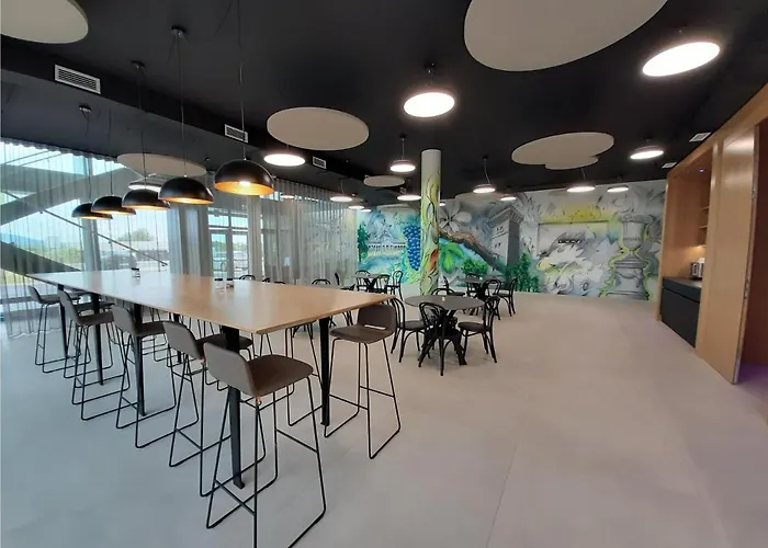 Motel Office Base 2*